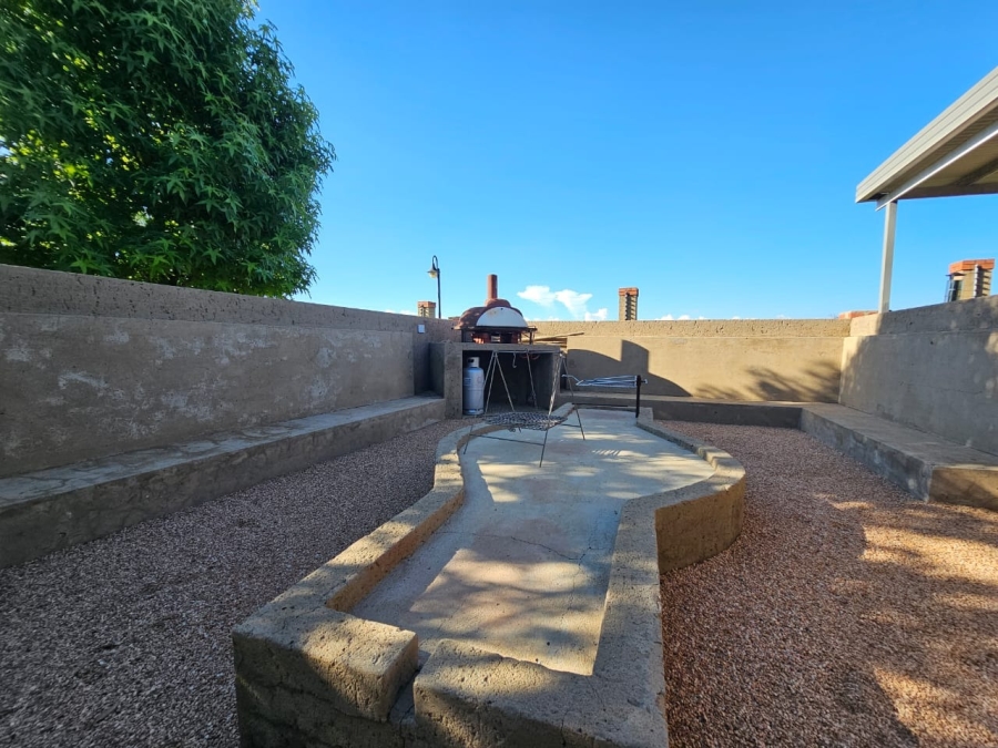 5 Bedroom Property for Sale in Grimbeeck Park North West